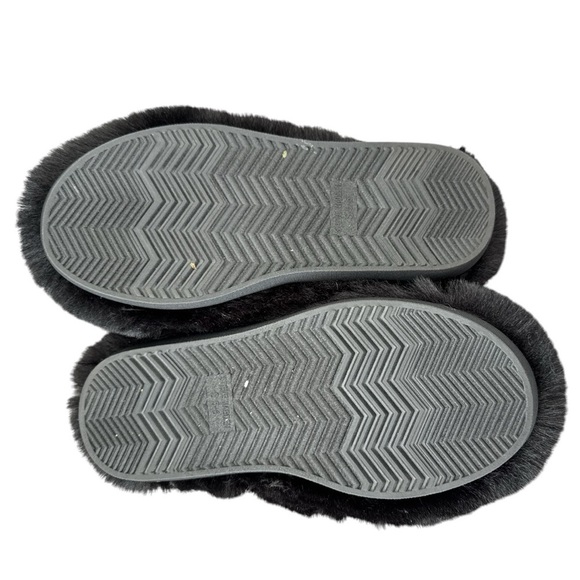 Steve Madden Black Faux Fur Slippers Size Small (5-6) - Picture 2 of 4
